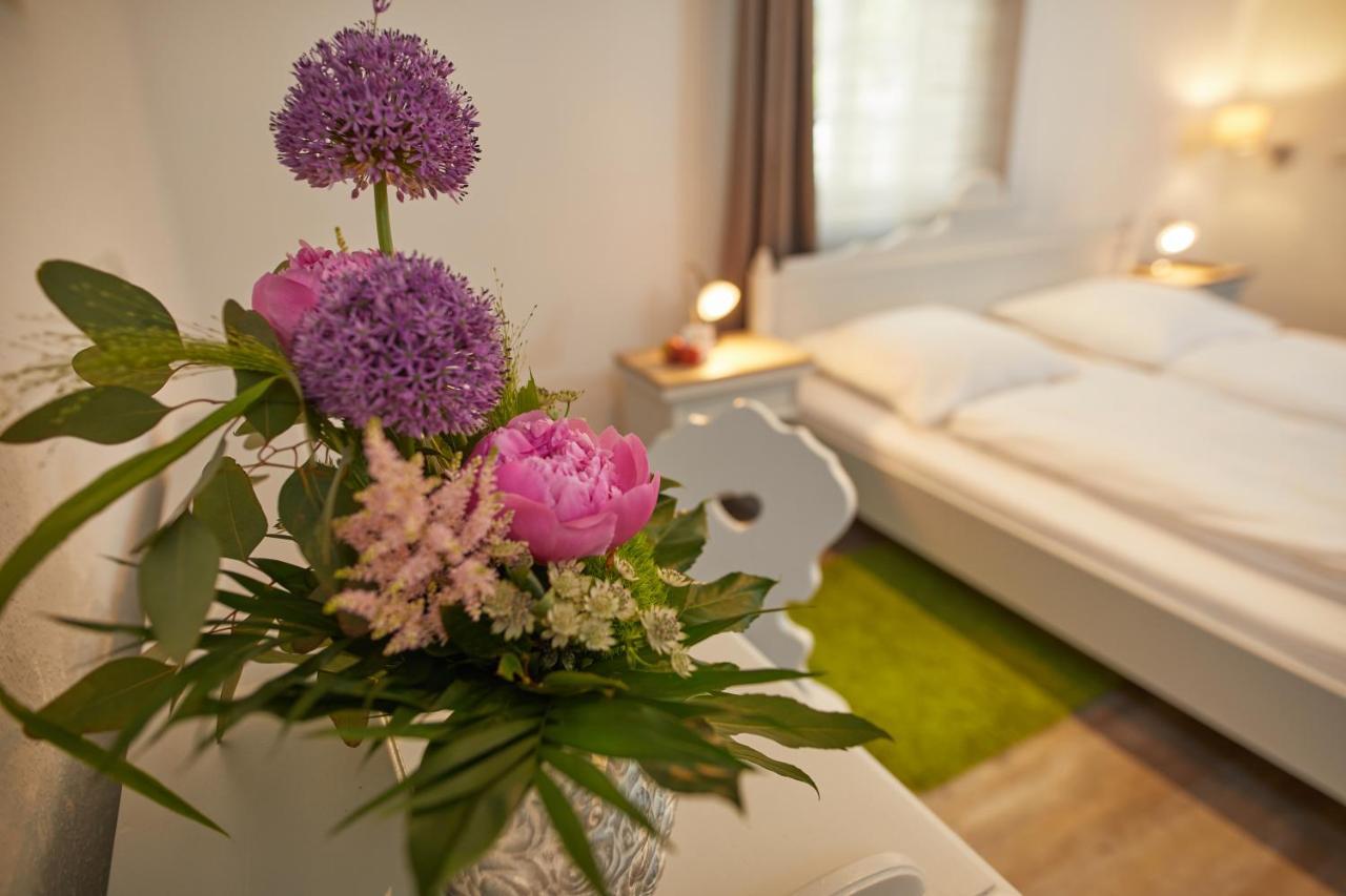 Hotel Landgraf ชวาล์มชตัดท์ ภายนอก รูปภาพ